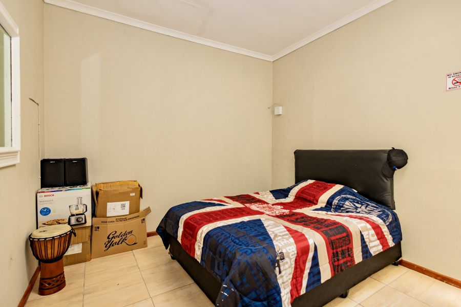 6 Bedroom Property for Sale in Schoongezicht Western Cape